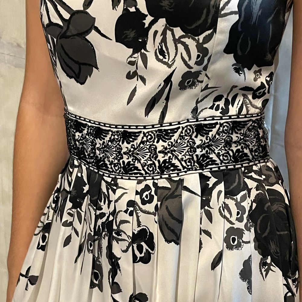 Black and white satin and beaded dress - Picture 3 of 4